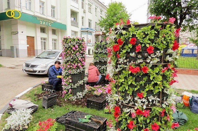 Вертикальные клумбы цветочная башня